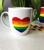 Kubek z tęczowym sercem ręcznie malowany